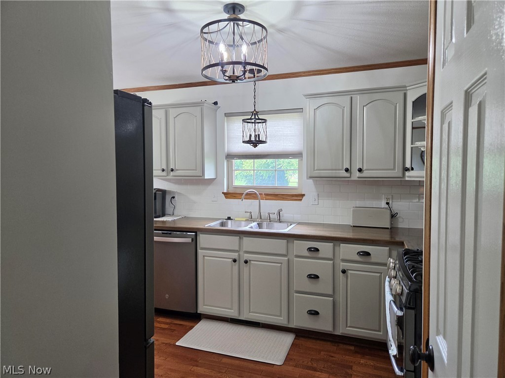578 Parkside Reserve Street Wellington OH 44090