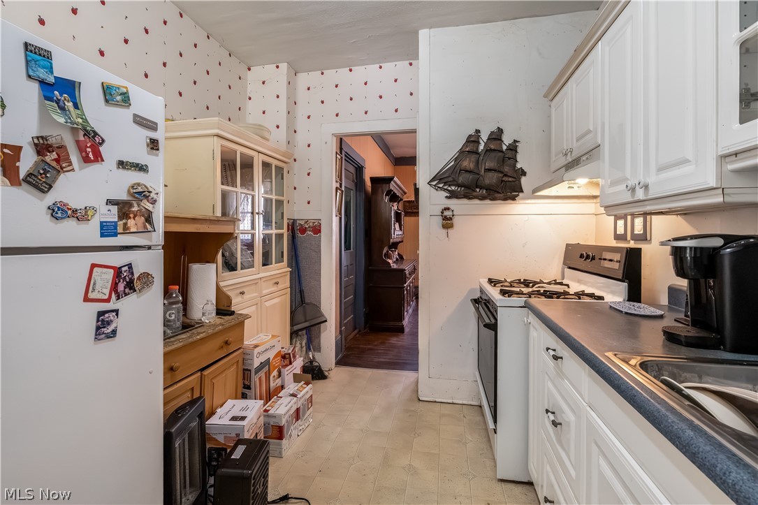 619 W Main Street Geneva OH 44041