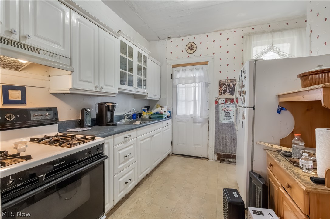 619 W Main Street Geneva OH 44041