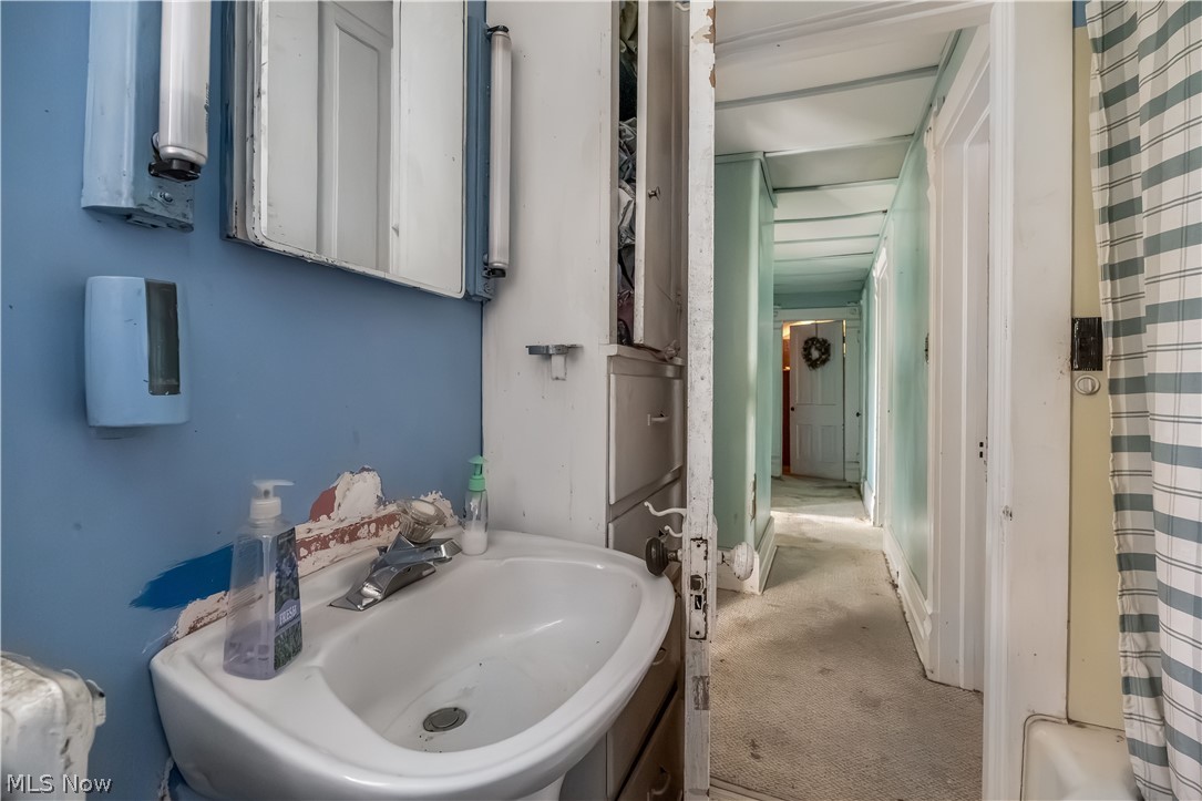619 W Main Street Geneva OH 44041