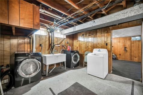 7504 Skylark Drive Parma OH 44130