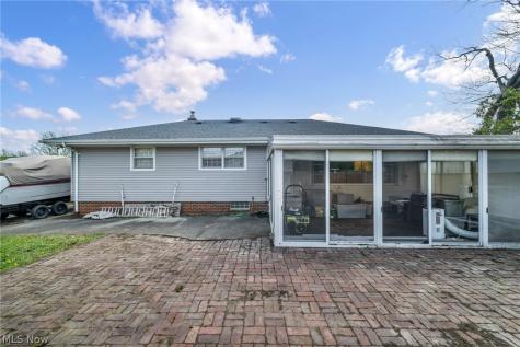 7504 Skylark Drive Parma OH 44130