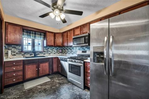 7504 Skylark Drive Parma OH 44130