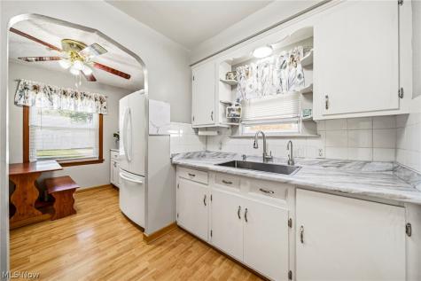 285 E 327th Willowick OH 44095
