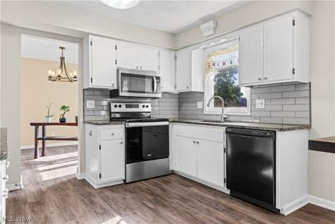 7879 Cresthill Drive Seven Hills OH 44131