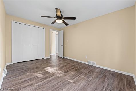 7879 Cresthill Drive Seven Hills OH 44131
