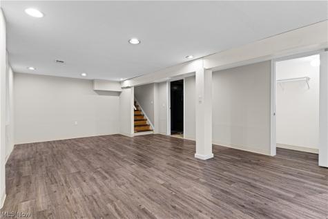 7879 Cresthill Drive Seven Hills OH 44131