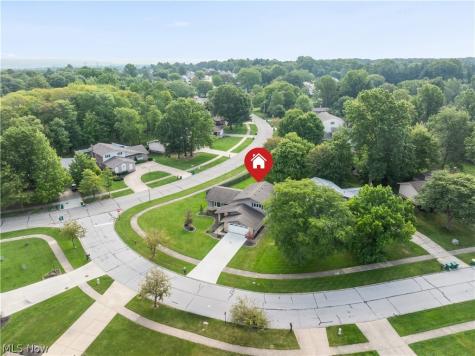 7879 Cresthill Drive Seven Hills OH 44131