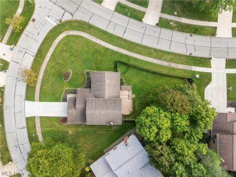 7879 Cresthill Drive Seven Hills OH 44131