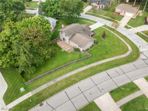 7879 Cresthill Drive Seven Hills OH 44131