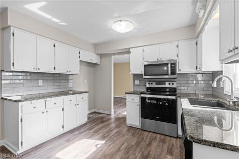 7879 Cresthill Drive Seven Hills OH 44131