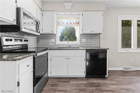 7879 Cresthill Drive Seven Hills OH 44131