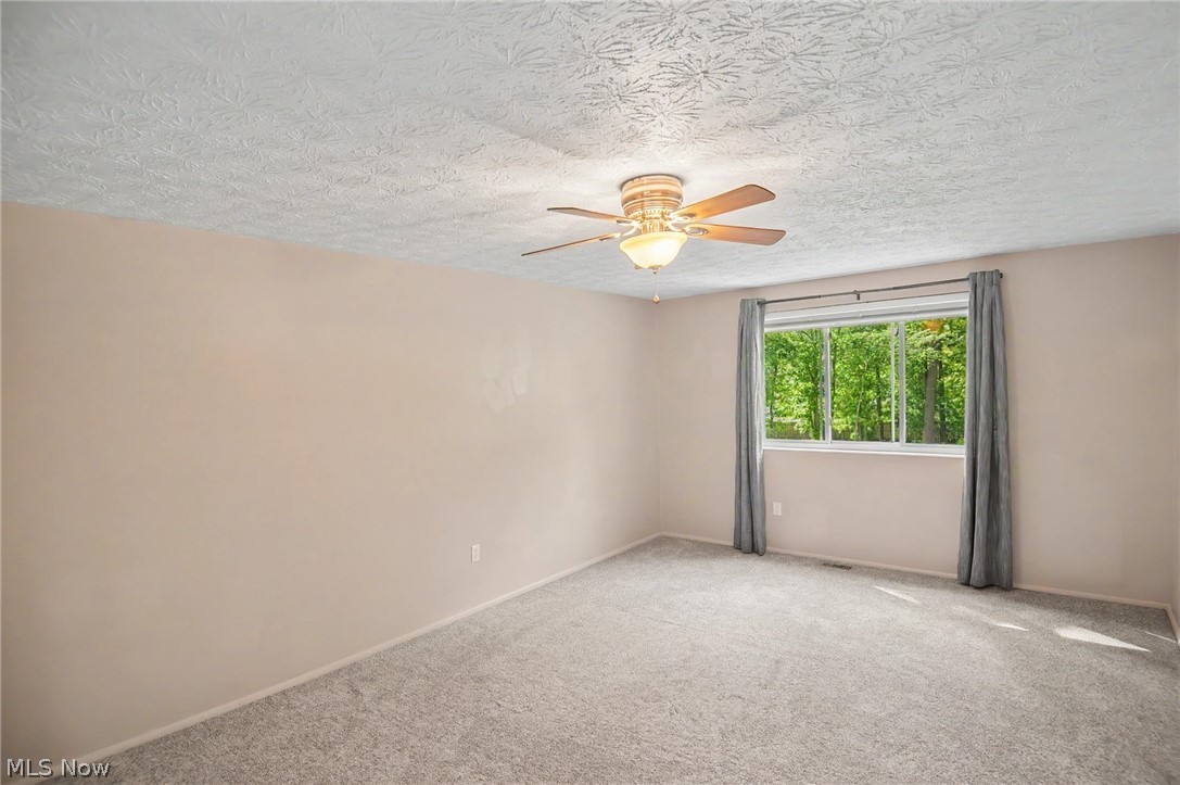 9252 Briarbrook Drive NE Howland OH 44484