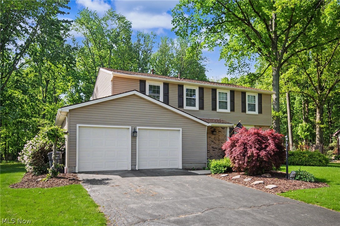 9252 Briarbrook Drive NE Howland OH 44484
