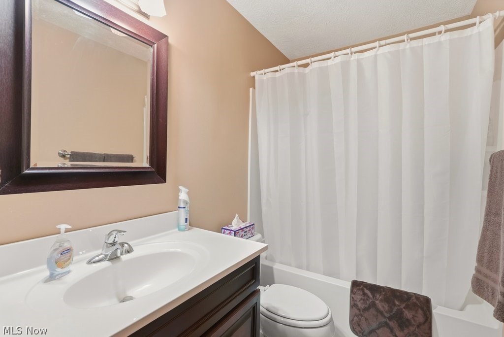 39 Castle Drive Stow OH 44262