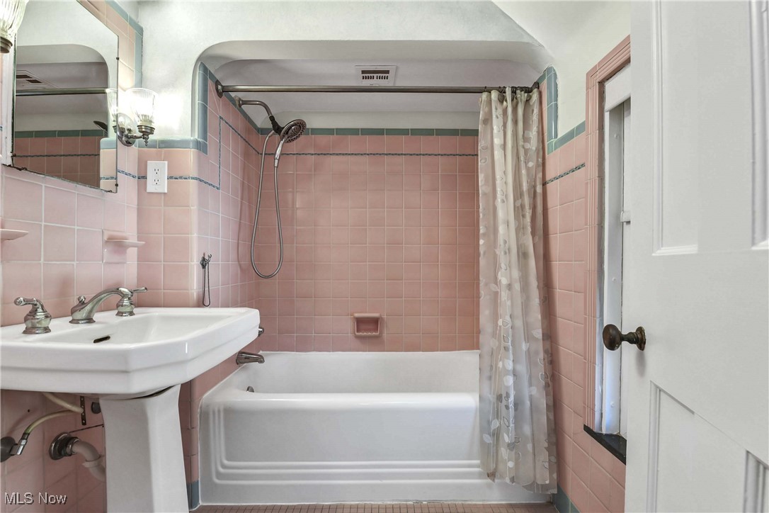 3445 W 152 Street Cleveland OH 44111