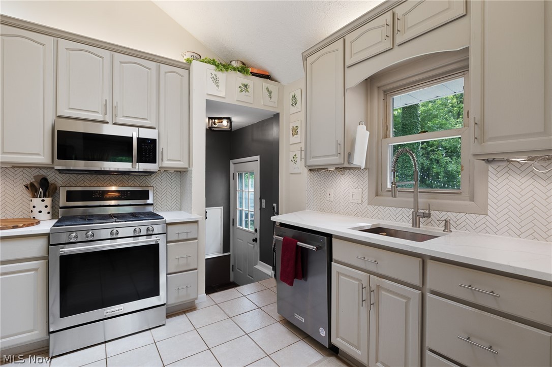 4117 Canterbury Road North Olmsted OH 44070