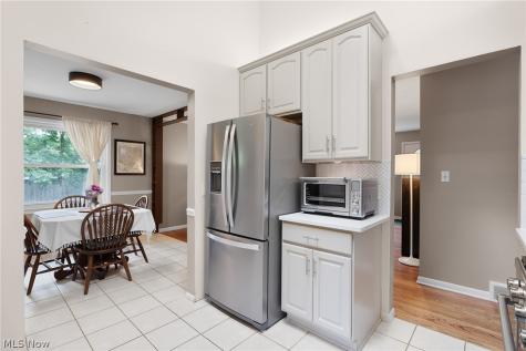 4117 Canterbury Road North Olmsted OH 44070