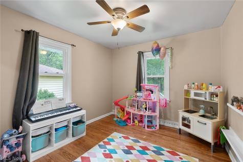 4117 Canterbury Road North Olmsted OH 44070