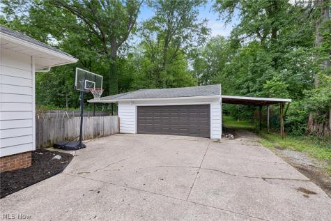 4117 Canterbury Road North Olmsted OH 44070