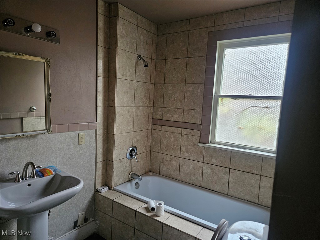 715 E 156th Street Cleveland OH 44110