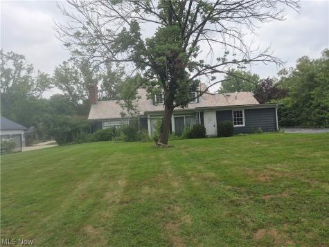 24700 Bryden Road Beachwood OH 44122