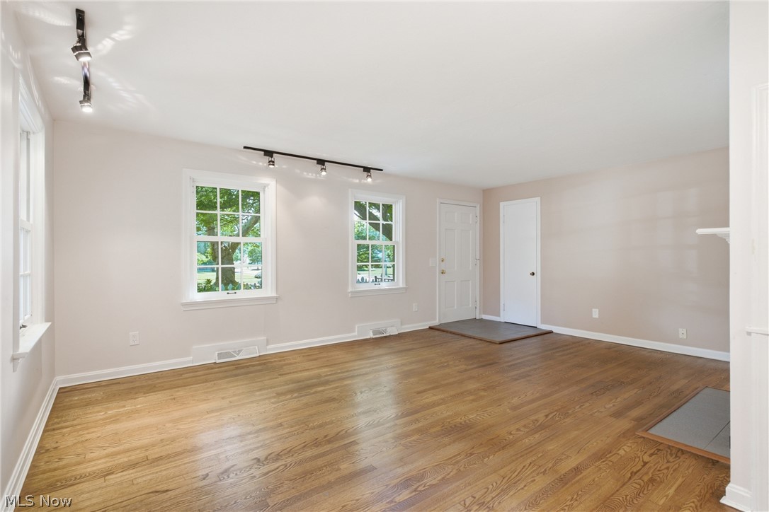 30210 Wolf Road Bay Village OH 44140