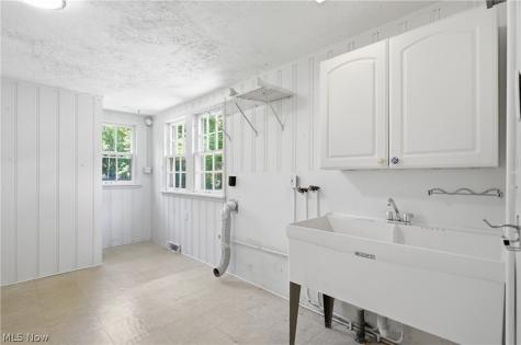 30210 Wolf Road Bay Village OH 44140
