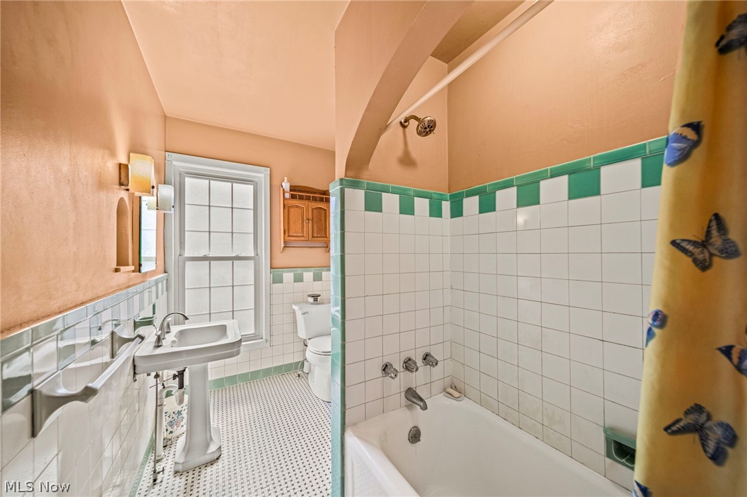 165 S Eagle Street Geneva OH 44041