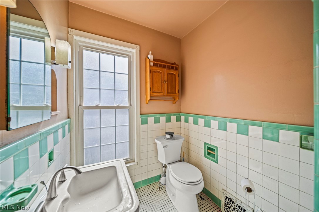165 S Eagle Street Geneva OH 44041