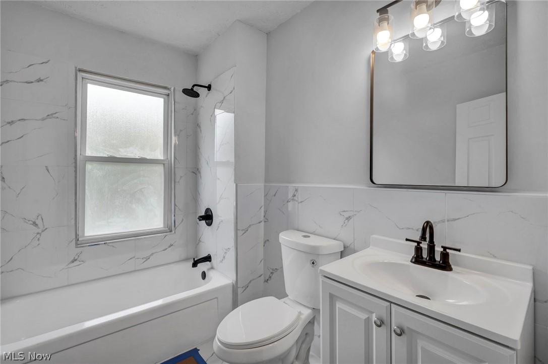7106 Lawnview Avenue Cleveland OH 44103