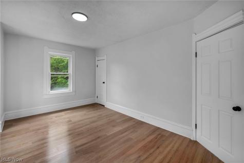 7106 Lawnview Avenue Cleveland OH 44103