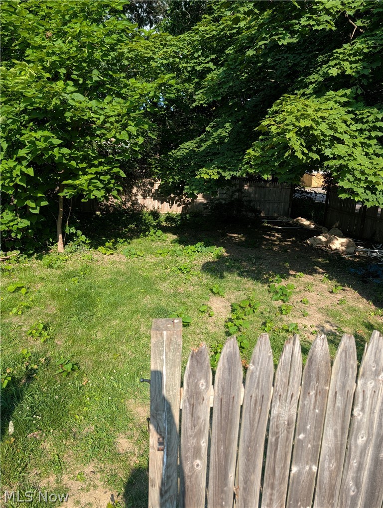 405 Oak Knoll SE Warren OH 44483
