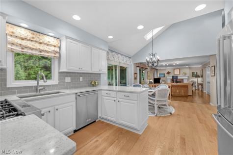 1916 Hunters Point Lane Westlake OH 44145