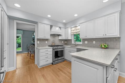 1916 Hunters Point Lane Westlake OH 44145