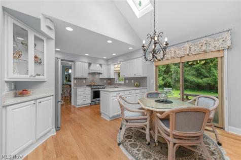 1916 Hunters Point Lane Westlake OH 44145