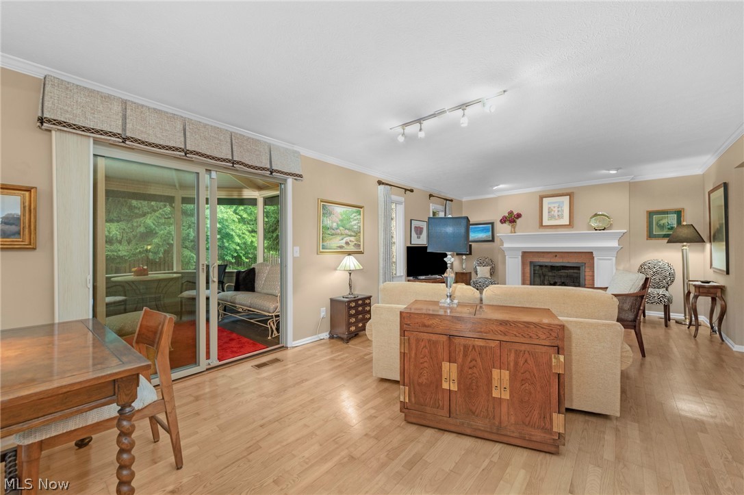 1916 Hunters Point Lane Westlake OH 44145