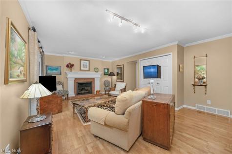 1916 Hunters Point Lane Westlake OH 44145