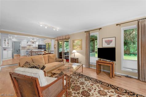1916 Hunters Point Lane Westlake OH 44145