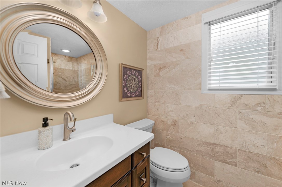 1916 Hunters Point Lane Westlake OH 44145