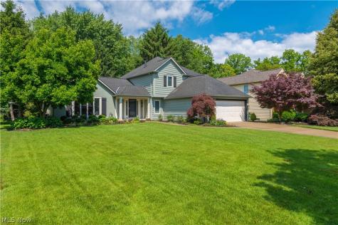 1916 Hunters Point Lane Westlake OH 44145