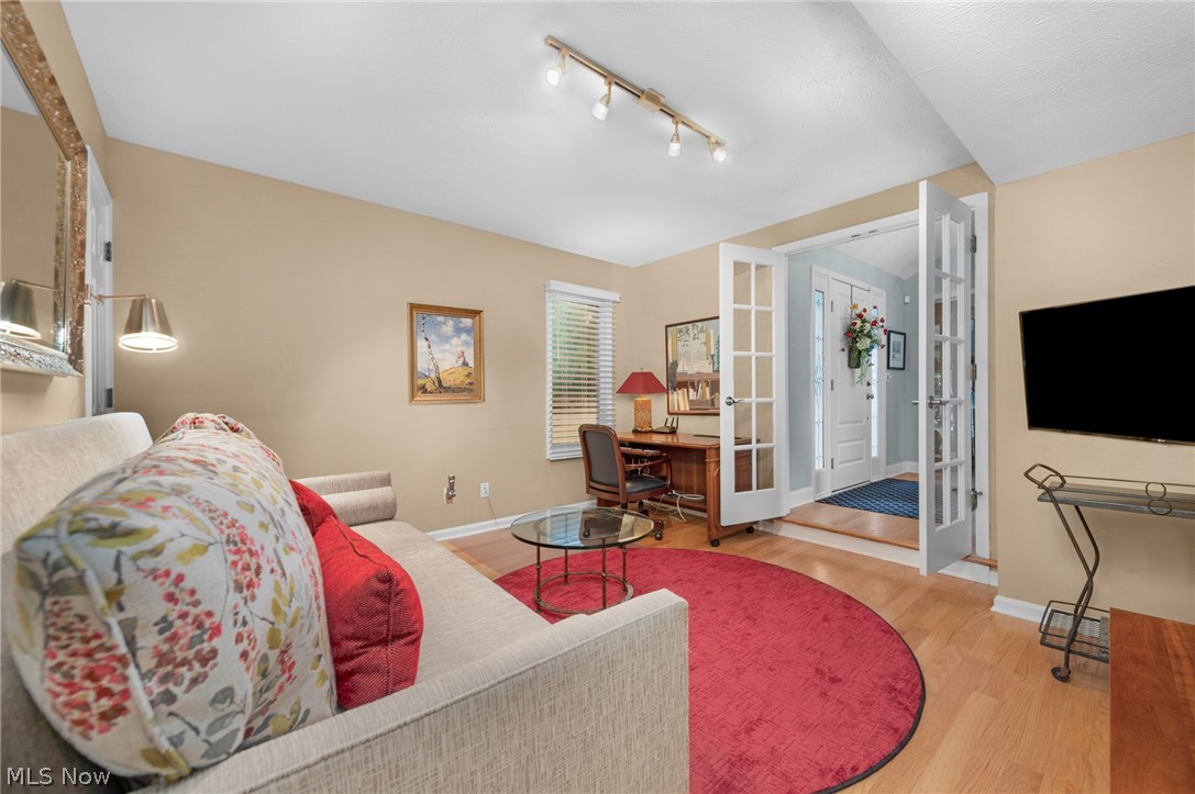 1916 Hunters Point Lane Westlake OH 44145