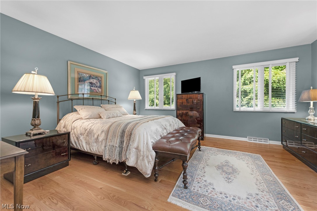 1916 Hunters Point Lane Westlake OH 44145