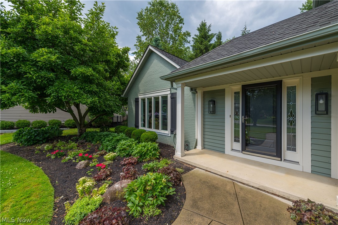 1916 Hunters Point Lane Westlake OH 44145