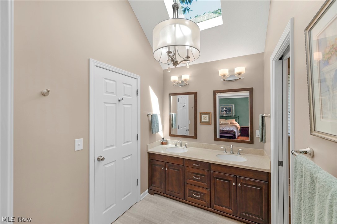 1916 Hunters Point Lane Westlake OH 44145