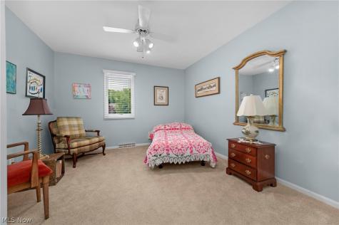 1916 Hunters Point Lane Westlake OH 44145
