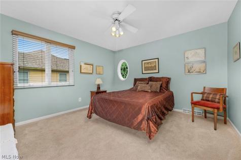 1916 Hunters Point Lane Westlake OH 44145