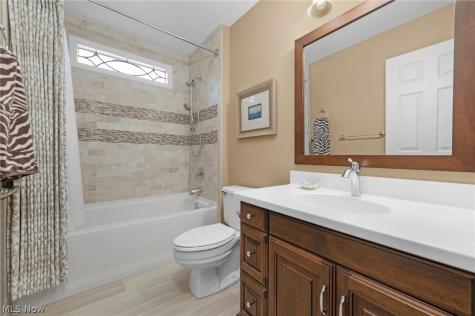 1916 Hunters Point Lane Westlake OH 44145