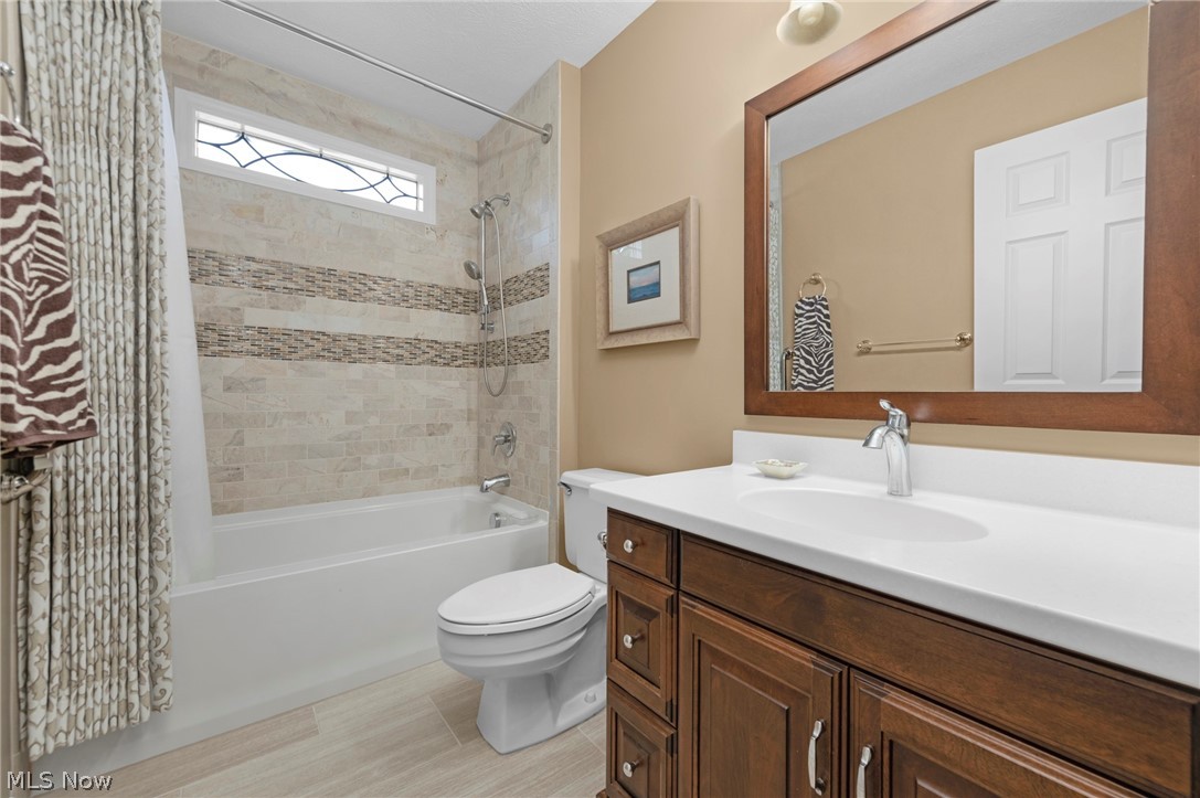 1916 Hunters Point Lane Westlake OH 44145