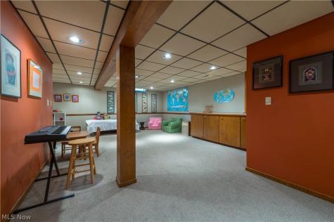 1916 Hunters Point Lane Westlake OH 44145